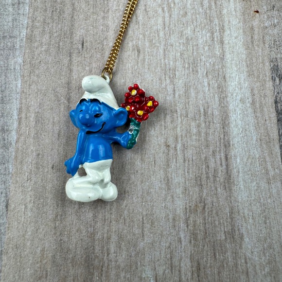 Vintage 1980s Smurf With Flowers Chainlink Necklace w/ Enameled Pendant Peyo - Picture 1 of 4